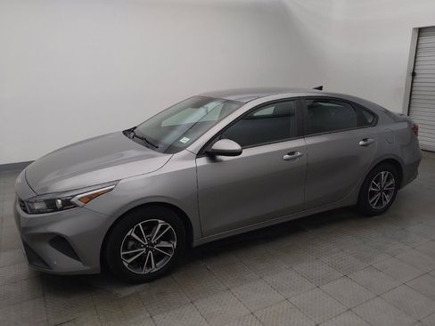 Used 2022 Kia Forte LXS FWD image 2