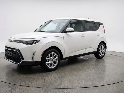 Used 2025 Kia Soul LX w/ LX Technology Package image 3