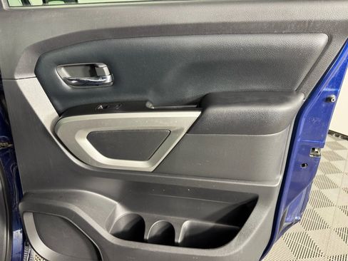 Used 2019 Nissan Titan SV image 39