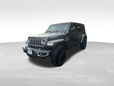 Used 2025 Jeep Wrangler Unlimited Sahara w/ Safety Group AWD/4WD image 2