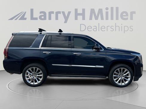 Used 2017 Cadillac Escalade Premium Luxury AWD/4WD image 6
