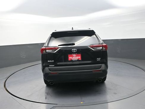Used 2021 Toyota RAV4 XLE w/ Convenience Package image 29