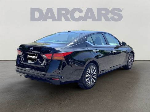 Used 2024 Nissan Altima 2.5 SV FWD image 7