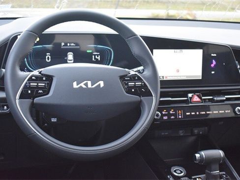 New 2026 Kia Niro EX image 18