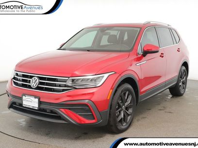 Used 2024 Volkswagen Tiguan SE w/ Panoramic Sunroof Package