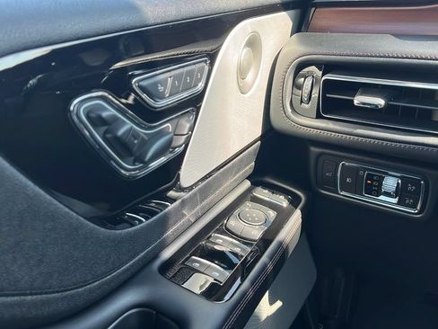 Used 2023 Lincoln Aviator Reserve w/ Equipment Group 201A AWD/4WD image 17