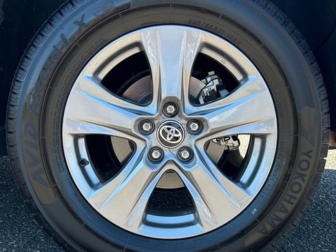 Certified 2024 Toyota RAV4 XLE w/ Convenience Package AWD/4WD image 28