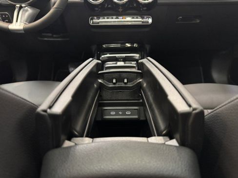 Used 2026 Mercedes-Benz GLB 250 image 16