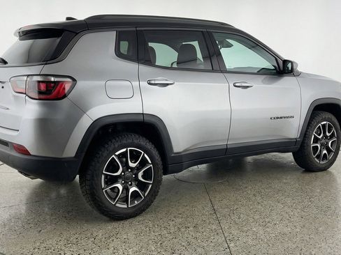 Used 2025 Jeep Compass Trailhawk image 9