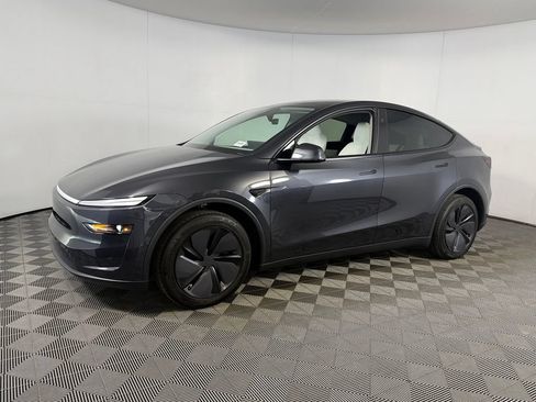 Used 2026 Tesla Model Y 2WD image 26