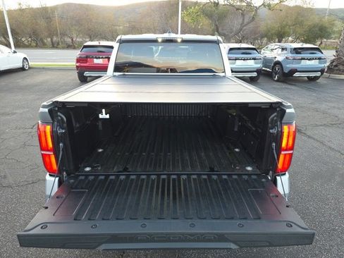 Used 2025 Toyota Tacoma TRD Off-Road image 15