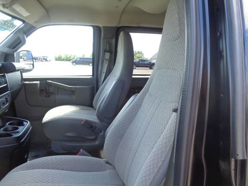 Used 2018 Chevrolet Express 2500 LS w/ Driver Convenience Package RWD image 9
