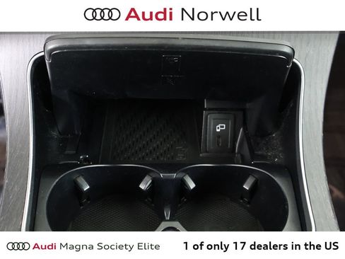 Used 2020 Mercedes-Benz GLC 300 4MATIC image 4