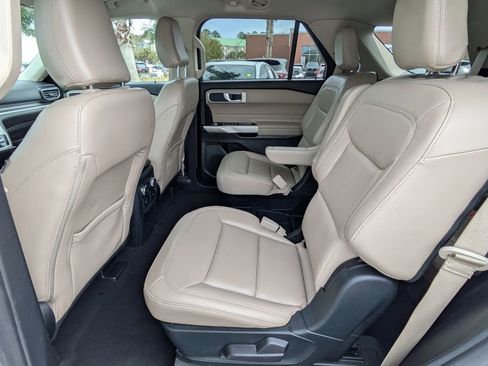 Used 2021 Ford Explorer XLT w/ Equipment Group 202A image 14