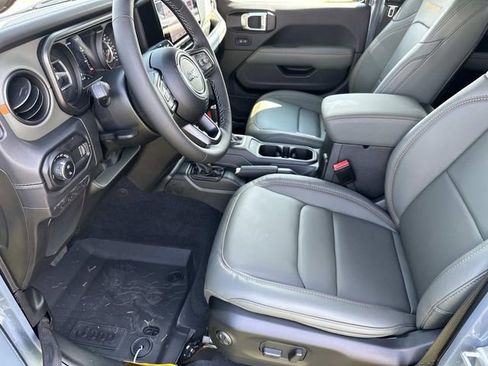 New 2025 Jeep Gladiator Mojave w/ Convenience Group image 19