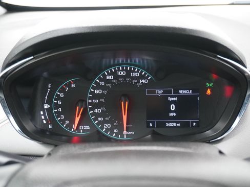 Used 2020 Chevrolet Trax LT w/ LT Convenience Package image 16