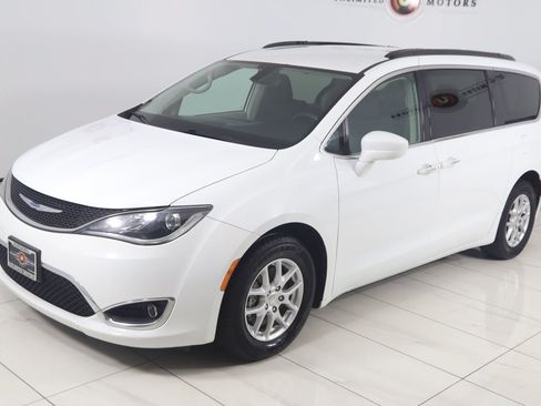 Used 2020 Chrysler Pacifica Touring FWD image 21