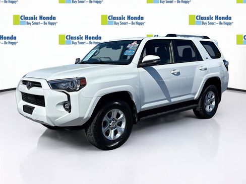 Used 2024 Toyota 4Runner SR5 Premium image 3