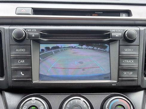 Used 2016 Toyota RAV4 LE FWD image 10