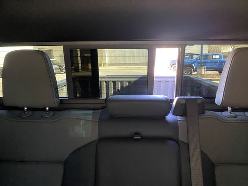 Used 2024 Chevrolet Silverado 1500 ZR2 image 36