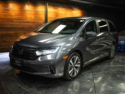 Used 2024 Honda Odyssey Touring image 2