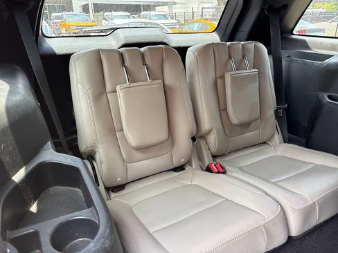 Used 2018 Ford Explorer XLT w/ Equipment Group 202A AWD/4WD image 30