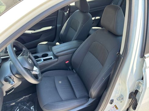 Used 2025 Nissan Altima 2.5 SV FWD image 37