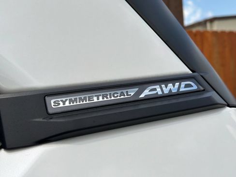 Used 2025 Subaru Forester Premium AWD/4WD image 17