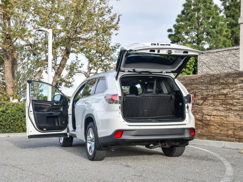 Used 2015 Toyota Highlander Limited Platinum image 28