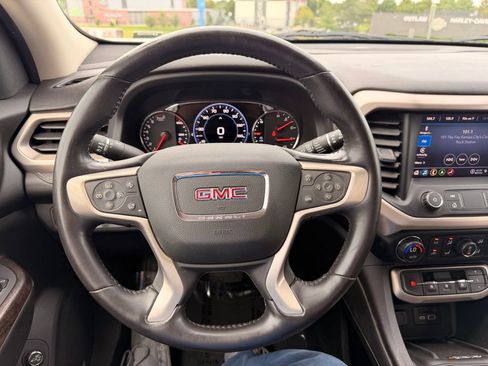 Used 2021 GMC Acadia Denali w/ Denali Technology Package FWD image 15