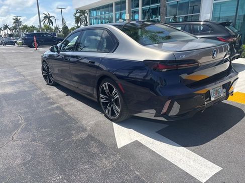 Used 2023 BMW i7 xDrive60 AWD/4WD image 11