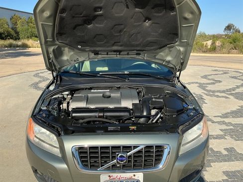 Used 2008 Volvo V70 FWD image 35