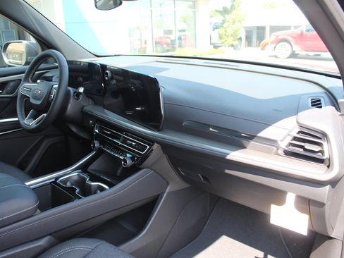 New 2027 Chevrolet Traverse LT w/ Midnight/Sport Edition AWD/4WD image 14