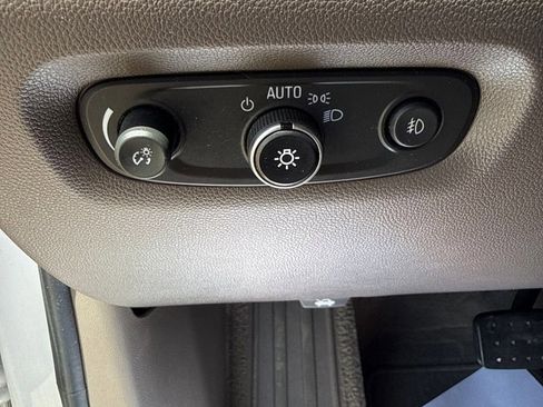 Used 2019 Chevrolet Traverse Premier FWD image 15