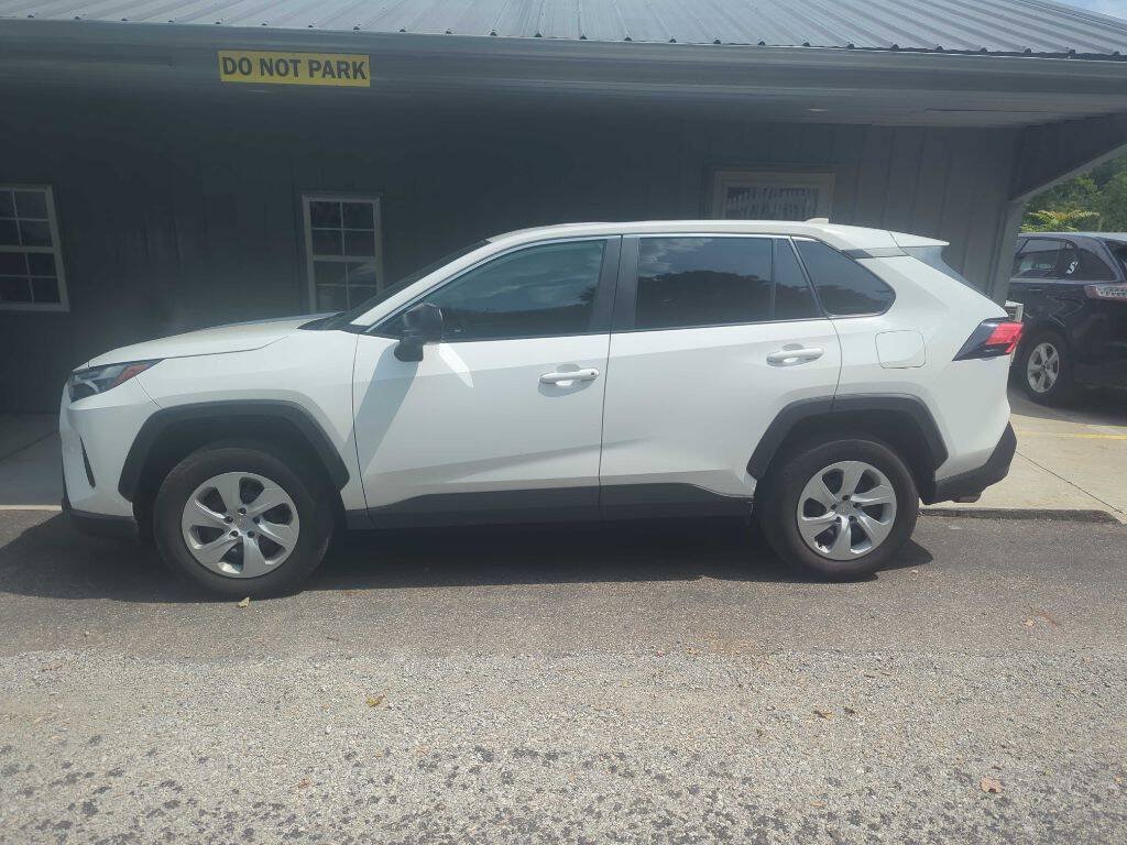 Used 2025 Toyota RAV4 LE AWD/4WD image 2