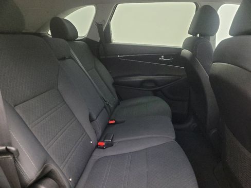 Used 2018 Kia Sorento LX image 19