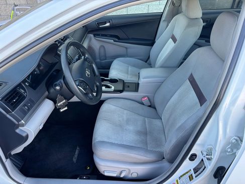 Used 2012 Toyota Camry LE image 10