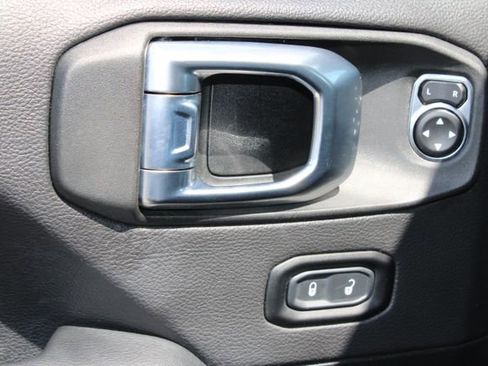 Used 2023 Jeep Wrangler Unlimited Sahara w/ Cold Weather Group AWD/4WD image 12