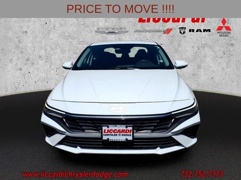 Used 2024 Hyundai Elantra SEL FWD image 2