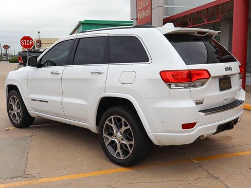 Used 2019 Jeep Grand Cherokee Overland AWD/4WD image 6
