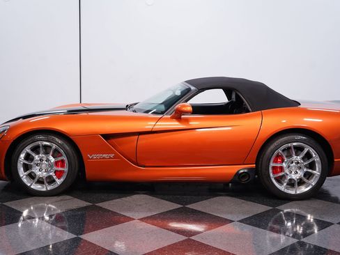 Used 2010 Dodge Viper SRT-10 image 2