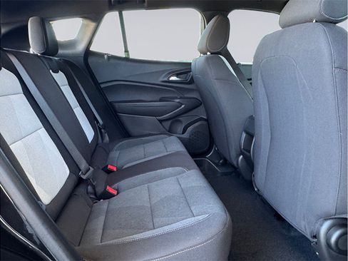 Used 2026 Chevrolet Trax RS w/ Sunroof Package FWD image 25