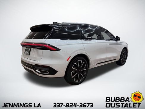 Used 2025 Lincoln Nautilus Reserve image 5