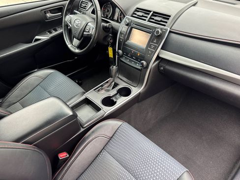 Used 2015 Toyota Camry SE FWD image 31