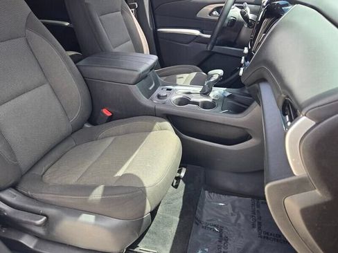 Used 2023 Chevrolet Traverse LT FWD image 19
