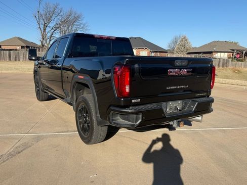 Used 2023 GMC Sierra 2500 Denali w/ Denali Black Diamond Edition AWD/4WD image 4
