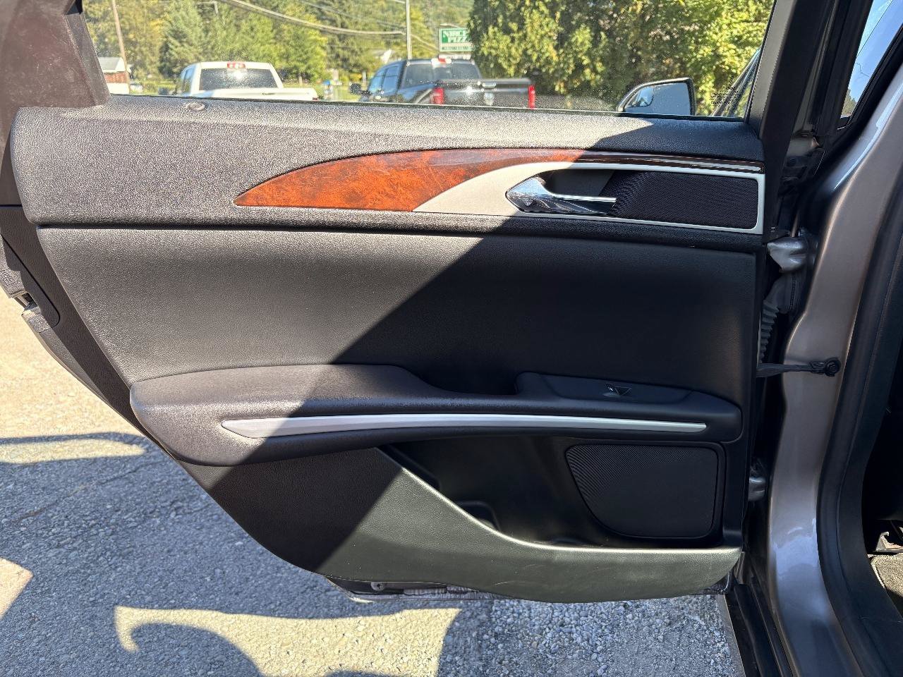 Used 2016 Lincoln MKZ AWD image 23