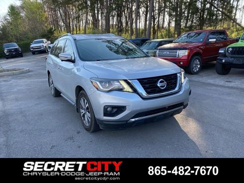 Used 2017 Nissan Pathfinder SL w/ SL Tech Package image 3