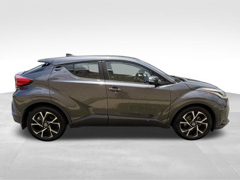 Used 2020 Toyota C-HR XLE FWD image 4