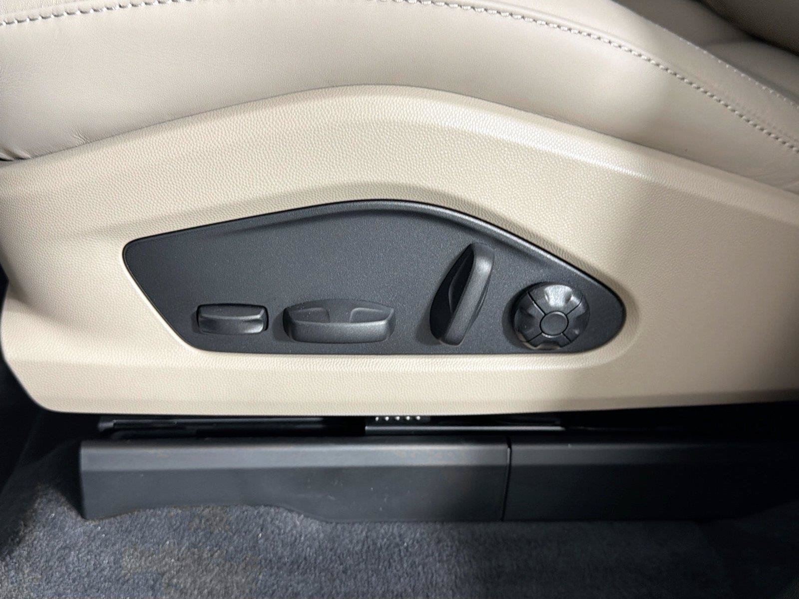 Used 2026 Porsche Macan 4 Electric AWD/4WD image 32